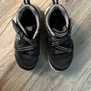 Boys size 11, sport lights, still lights up while walking